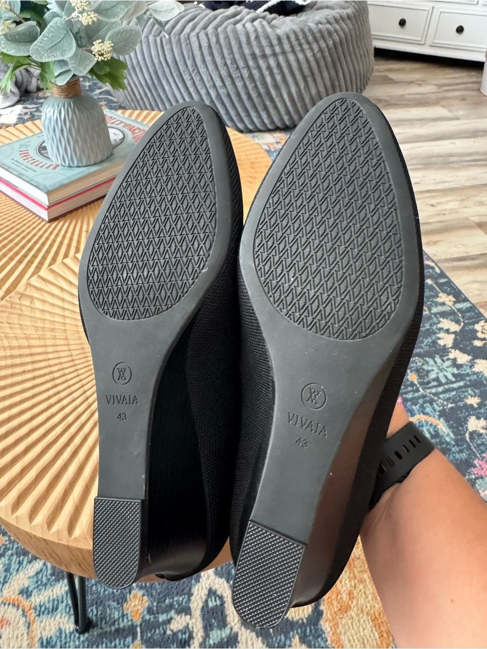 Vivaia Almond Toe Wedge Black size 43-women size 11